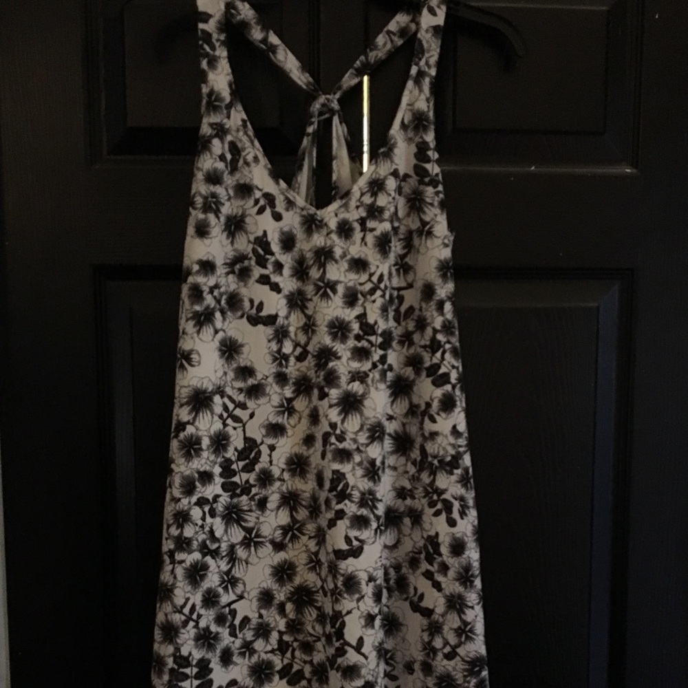 Black/white floral hi low dress